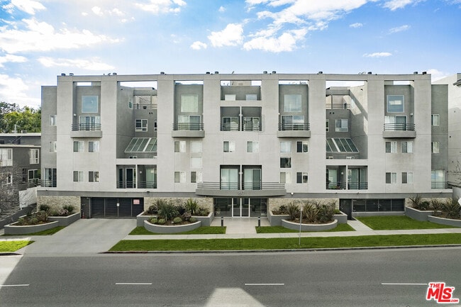 Building Photo - 1617 S Beverly Glen Blvd