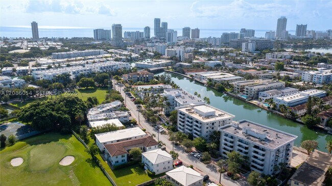 Foto del edificio - 110 S Shore Dr