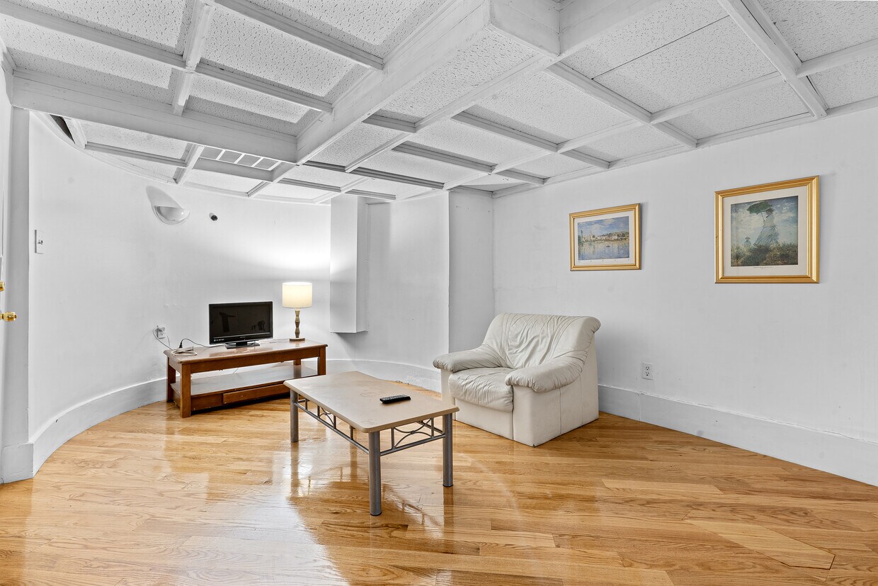 Foto principal - 302 Commonwealth Ave