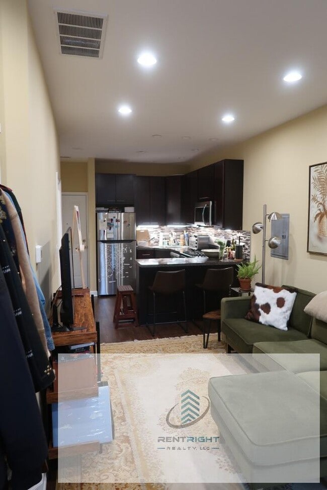 Foto del edificio - 1425 N Bosworth Ave