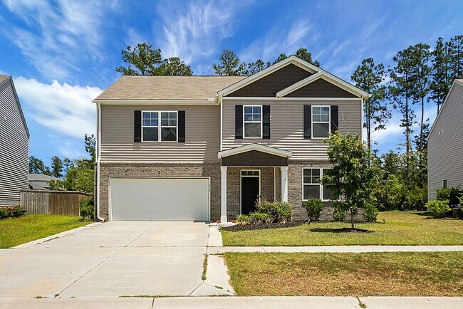 Building Photo - Spacious 6 BR, 3 Full BAs, 2 Car Garage Ho...