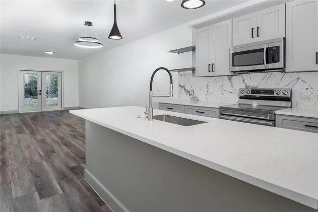 Building Photo - 2252 Fernwood St