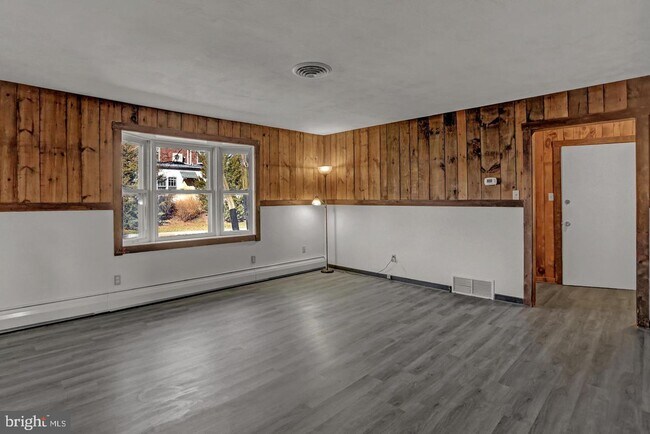 Building Photo - 301 Hanover St