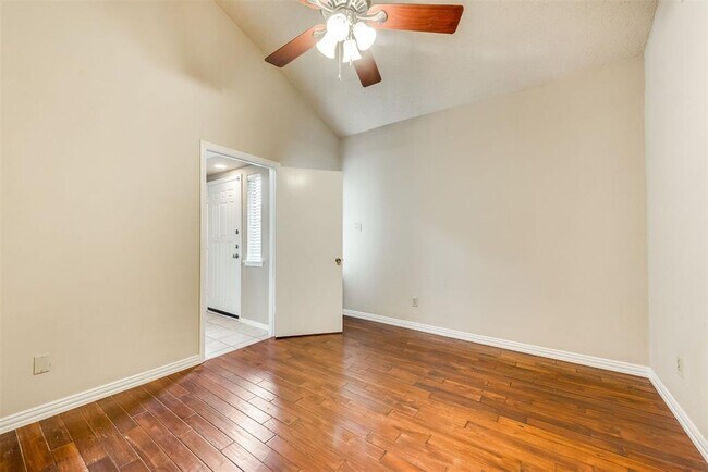 Building Photo - 4242 N Capistrano Dr