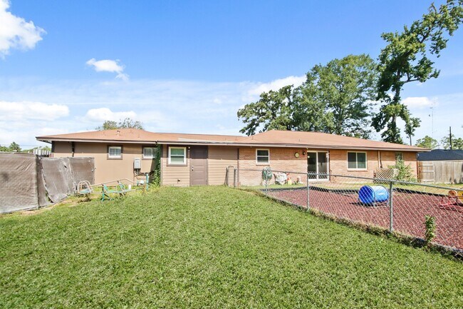 Foto del edificio - 5302 Treaschwig Rd