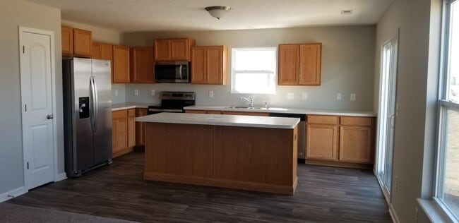 Building Photo - 5622 Branchville Dr