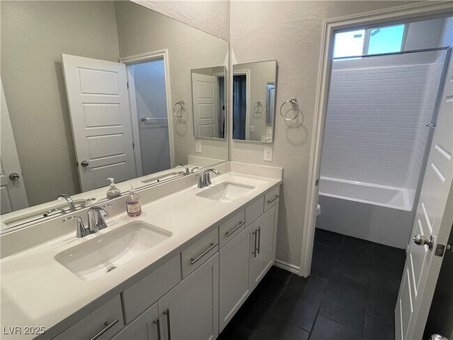 Foto del edificio - 600 Carriage Hill Dr