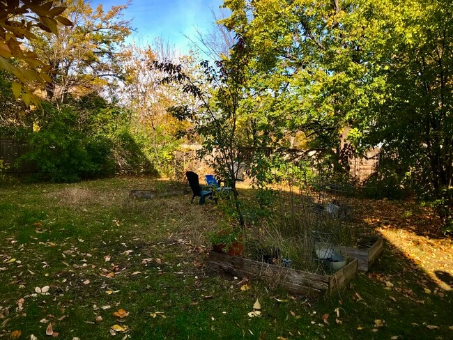 Giant, fenced in patio. - 611 E 27th St