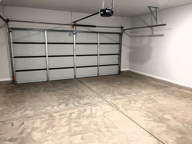 Foto del edificio - 131 Willow Rose Ln