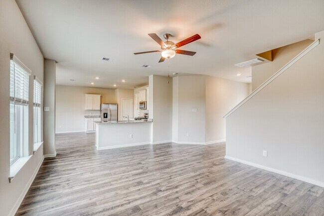 Foto del edificio - 400 Lynn Lotus Dr