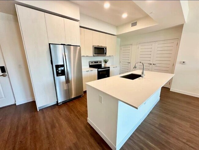 Building Photo - 1621 S Dixie Hwy