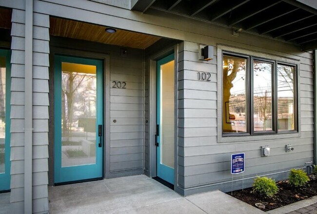Foto del edificio - Sellwood-Moreland 2 Bedroom 2.5 Bath BRAND...