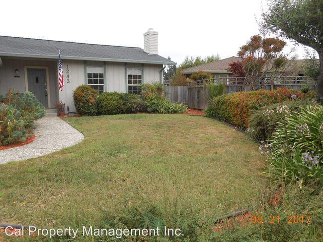 Building Photo - 1243 Pasatiempo Way