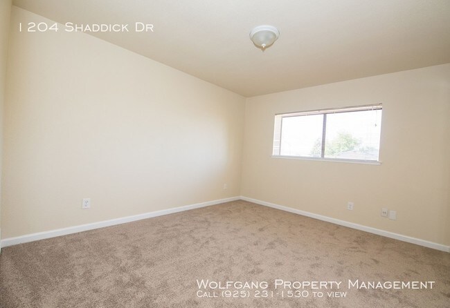 Building Photo - 1204 Shaddick Dr