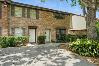 Building Photo - 10666 Hazelhurst Dr