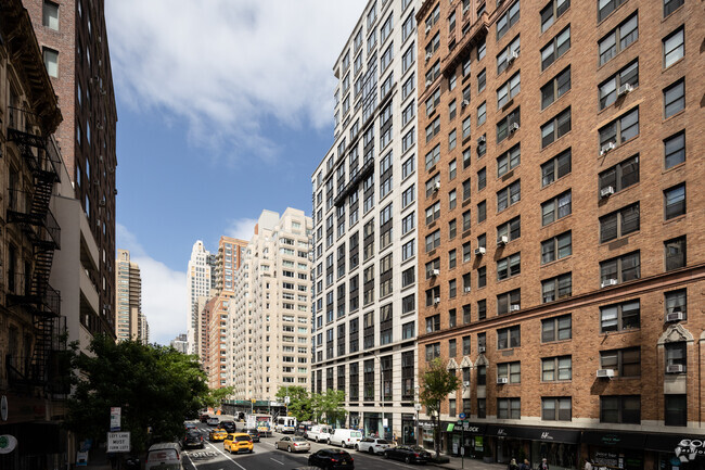 Building Photo - 200 E 79th St