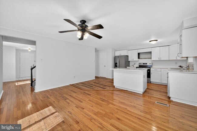 Building Photo - 7827 Archbold Terrace