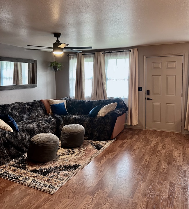 Foto del edificio - 122 Goldfish Farm Rd SE