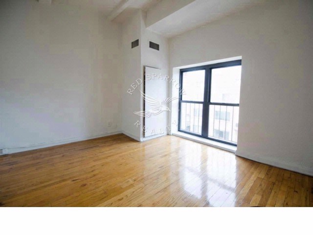 Building Photo - 160 Bleecker St