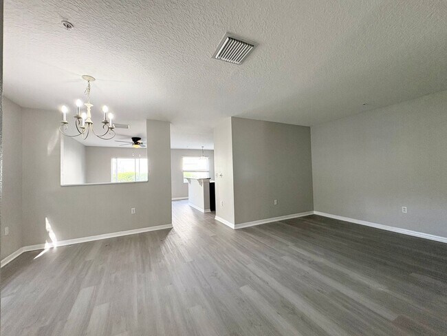 Building Photo - Huge 3BR Winter Springs Townhouse ~ Gated Community ~ Pool ~ Great Schools!