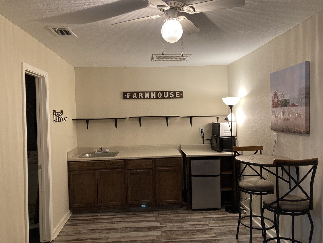 Kitchen - 722 Pecan Dr