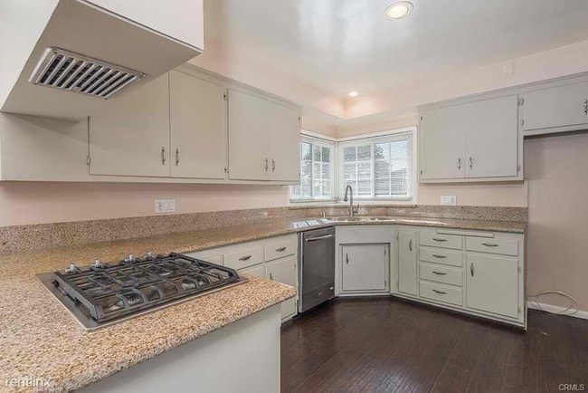 Building Photo - 3023 E Sunset Hill Dr