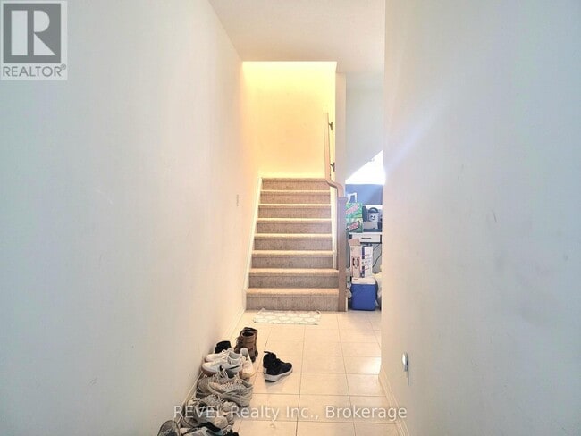 Building Photo - 171 Bur Oak Dr