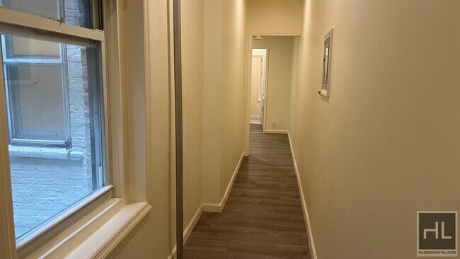 Foto del edificio - NEWLY RENOVATED  COZY & BEAUTIFUL 2 BEDROO...