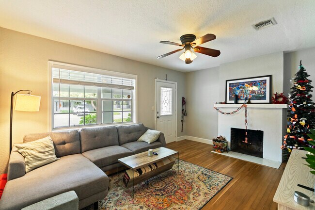 Foto del edificio - 548 NE 9th Ave