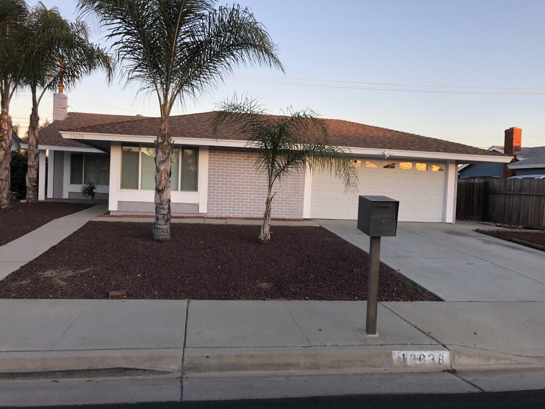 Primary Photo - 13638 Persimmon Rd