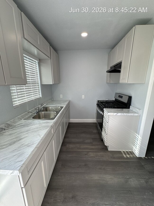 Building Photo - 2543