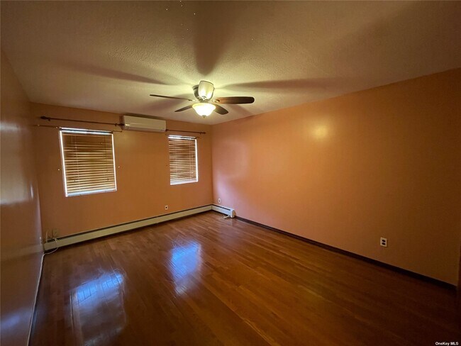 Building Photo - 948 East 100th Street