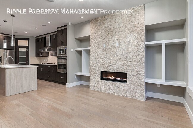 Building Photo - Modern 4 Beds, 4 Baths Duplex | No Pets Al...