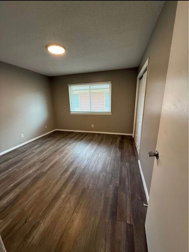 Foto del edificio - 5619 S Quaker Ave
