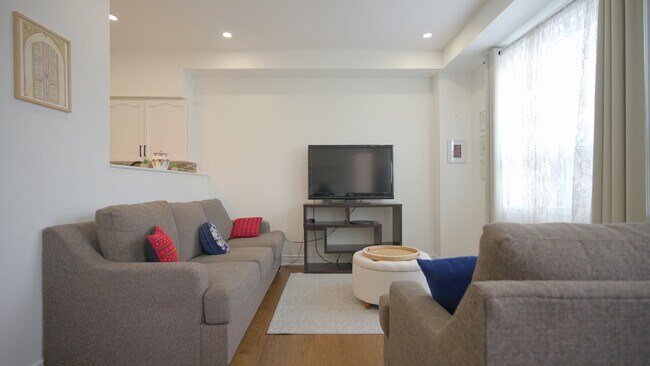 Photo du bâtiment - 7155-7155 Magistrate Terrace