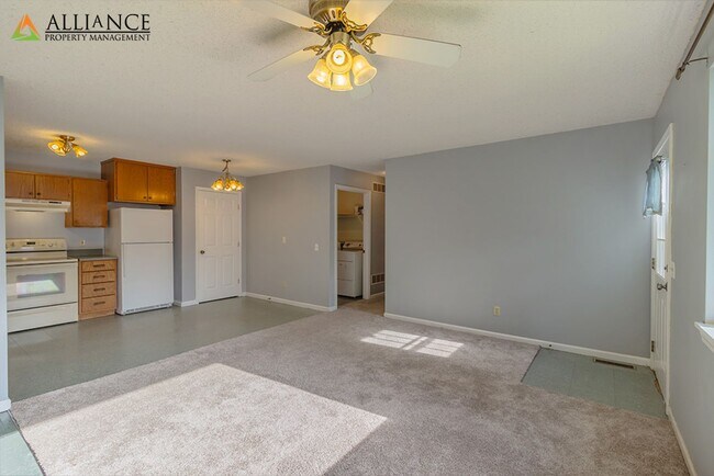 Building Photo - Spacious Rooms & Newer Carpet ~ Close to D...