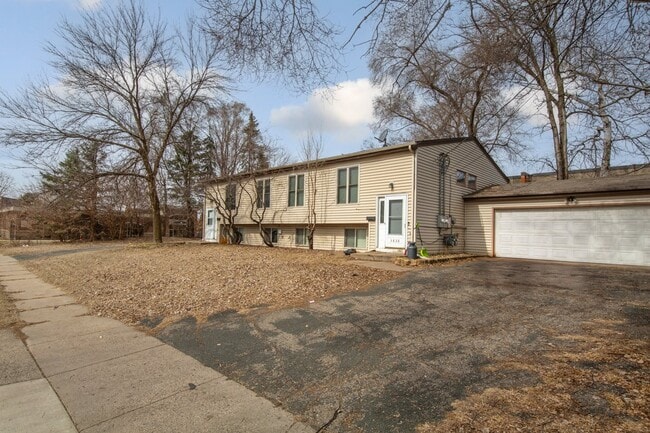 Building Photo - 3828 W 108th St
