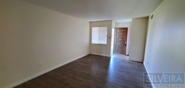 Foto del edificio - 3 bed, 1.5 bath home available!