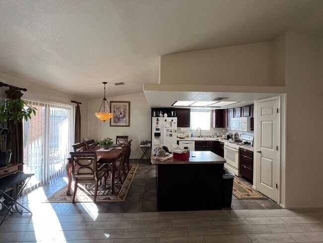 Foto del edificio - 3 BEDROOM IN WILDFLOWER!