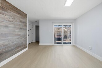 Building Photo - 9350 Country Creek St