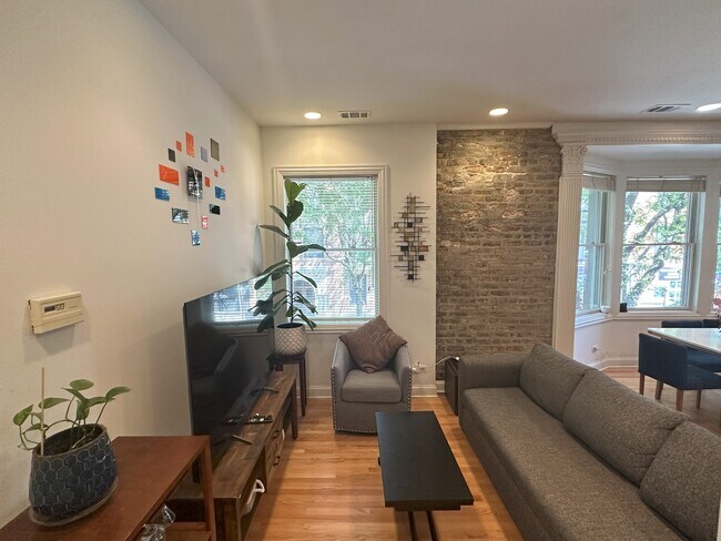 Foto del edificio - 807 W Buckingham Pl