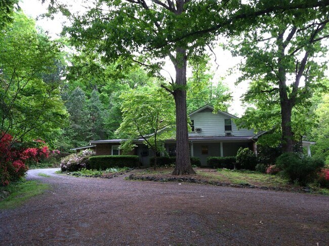 Foto del edificio - 739 Homeplace Dr