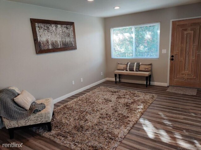 Building Photo - 2 br, 1 bath Condo - 9919 Mission Gorge Rd
