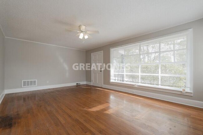 Building Photo - 1131 Deerwood St