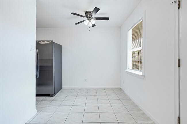 Building Photo - 5718 Eskridge St