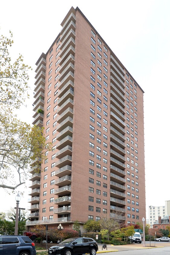 Foto principal - 4466 W Pine Blvd