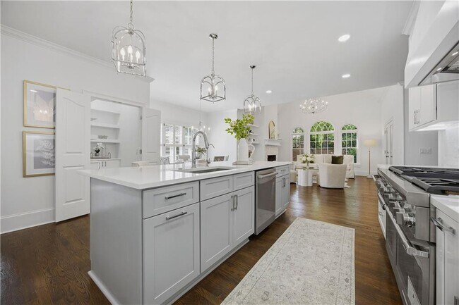Foto del edificio - 6410 Westchester Pl