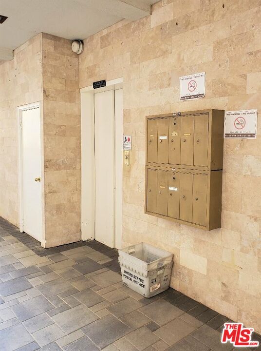 Foto del edificio - 435 N Palm Dr