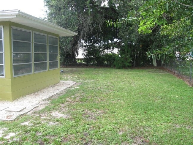 Building Photo - 115 E Seminole Dr