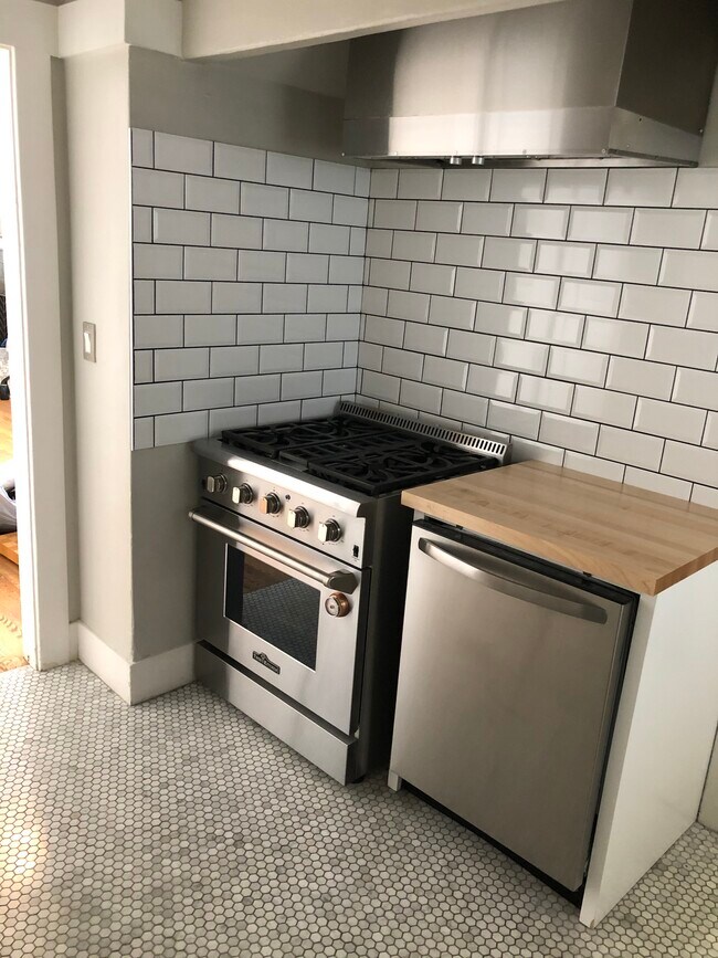 Foto del edificio - 1228 N Flores St